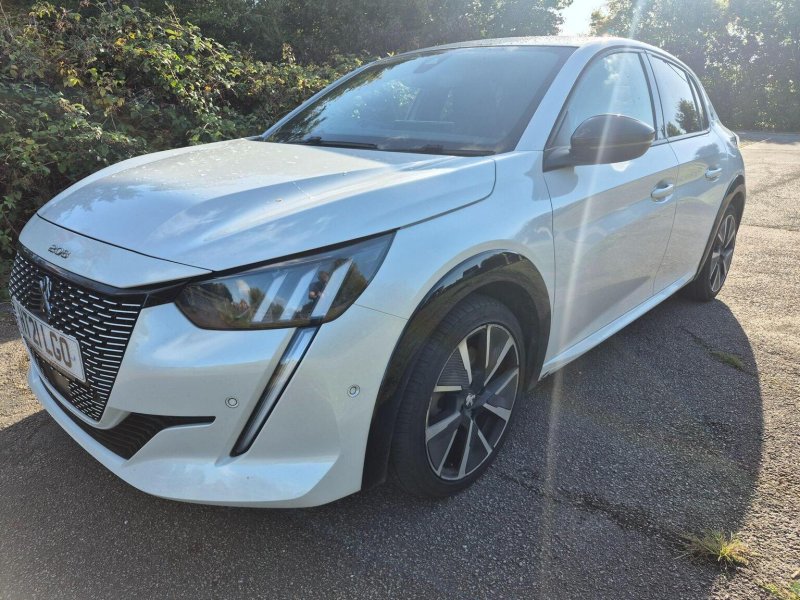 PEUGEOT E-208