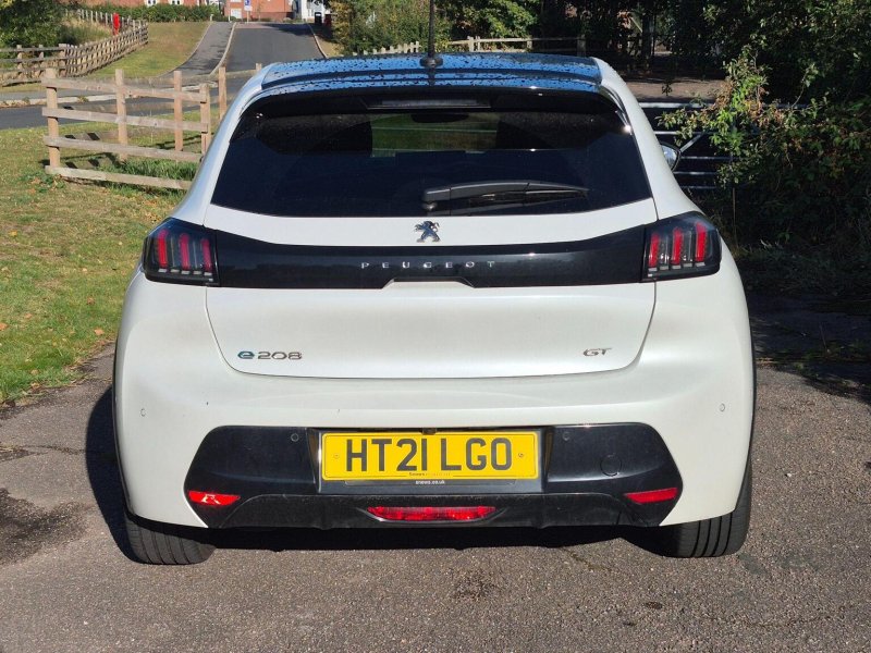 PEUGEOT E-208