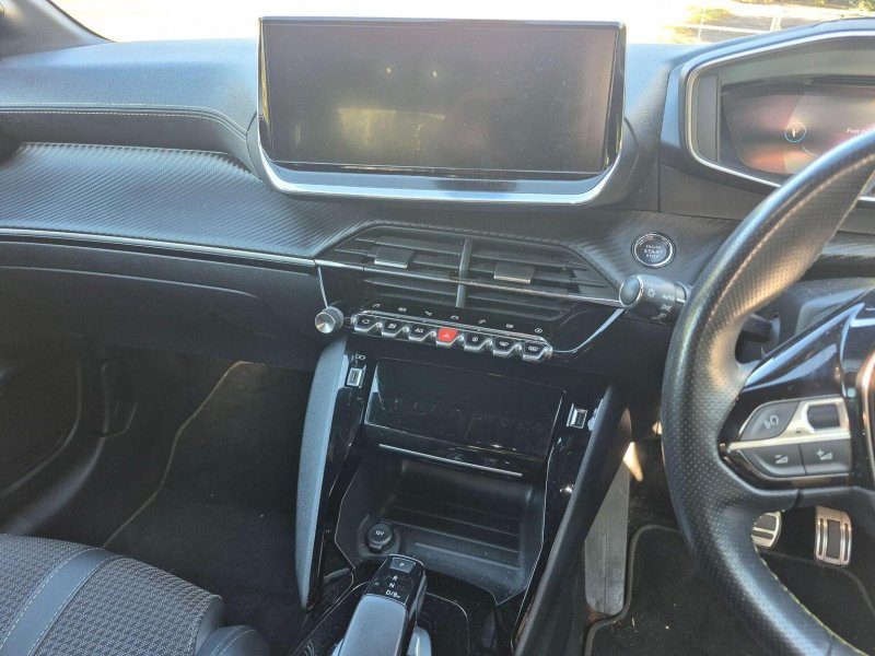 PEUGEOT E-208